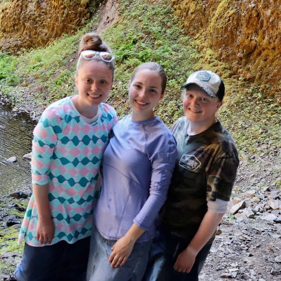 Meet your Posher, Alyssa - Picture 3 of 15